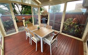 Sun-Lovers Beach House - Walk To Beach/Shops!